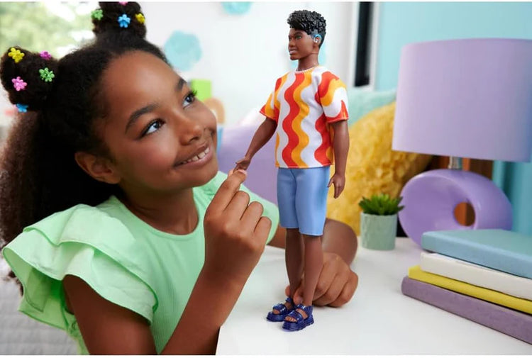 MATTEL Poupée Ken Fashionista T-Shirt vagues