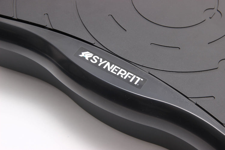 Plateforme vibrante SYNERFIT de remise en forme modèle Powerfit 53 x 32 x 100 cm avec poignée colorie Noir