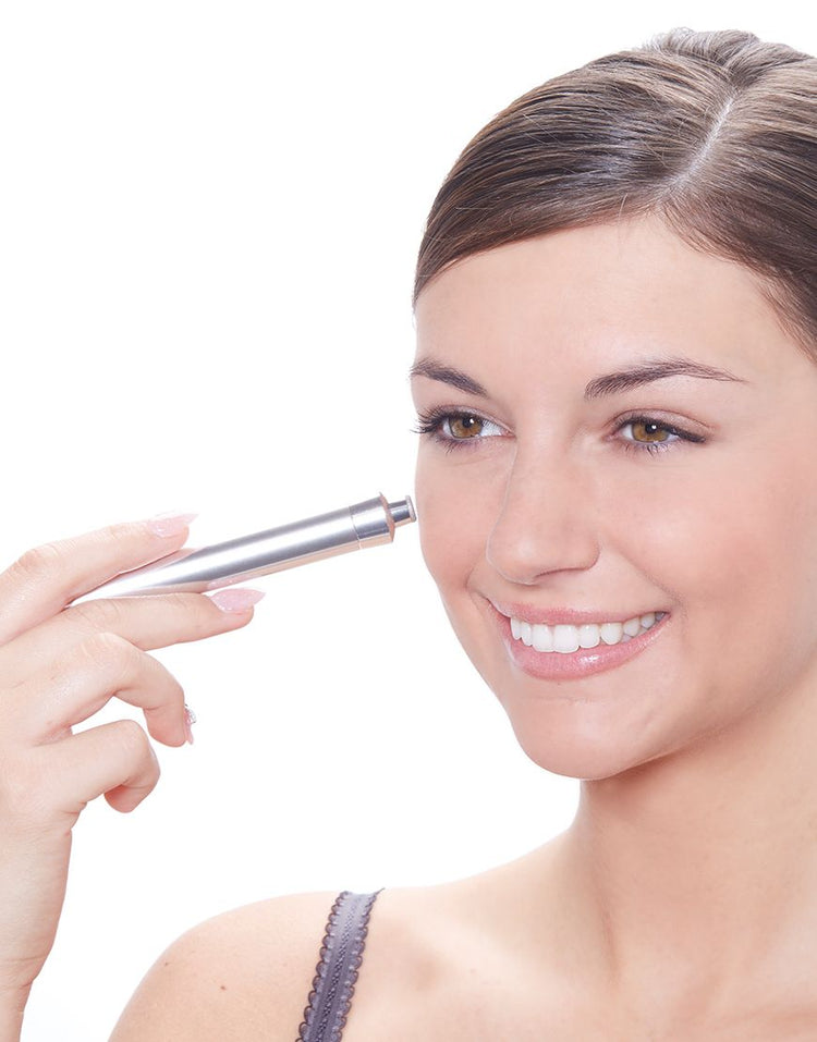 "LANAFORM by SYNERFIT Microdermabrasion - Appareil de soin anti-âge      Gommage et exfoliation de la peau.     3 embouts interchangeables. 5 intensités d'aspiration   Convient à tout type de peau  Pour une peau plus saine