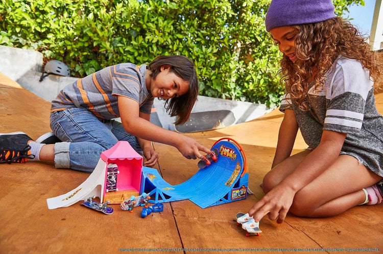 HOT WHEELS Coffret Skate Skatepark Pack Attractions, 1 Fingerboard Tony Hawk