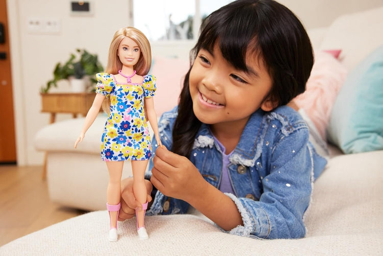 MATTEL Barbie Fashionista Doll Robe Flowers Down 65 ans Barbie