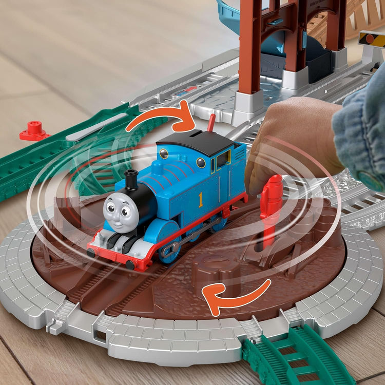 Fisher Price Thomas et Ses Amis Coffret Lancement de tonneaux motorisé avec Locomotive motorisée Classique et Wagon de Chargement, 5,5 mètres de Piste